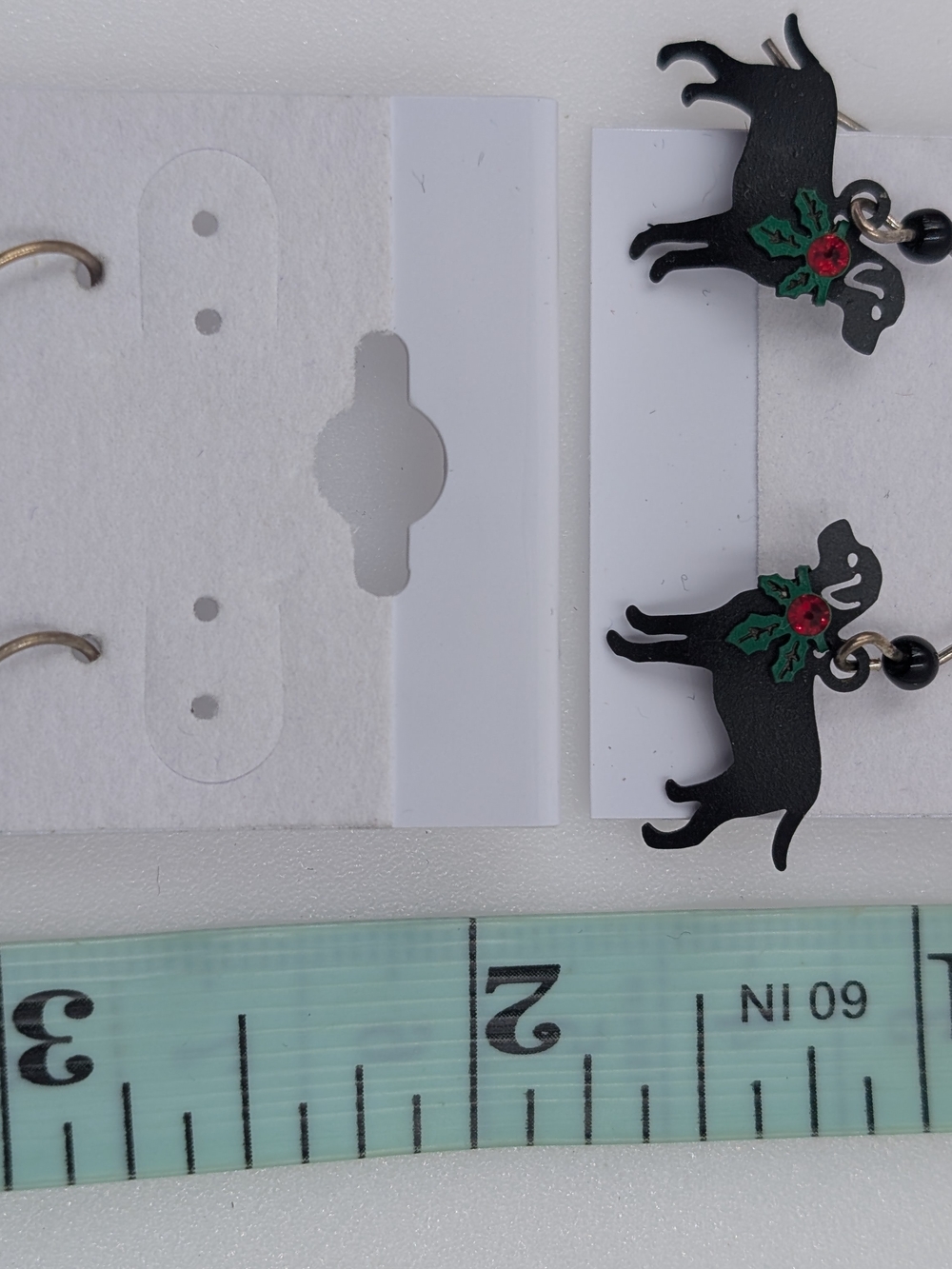 ​Christmas Dog Earring Set: Black Lab Wreath & Scottie Dog Red Bow Dangles Bb75 - Picture 2 of 5
